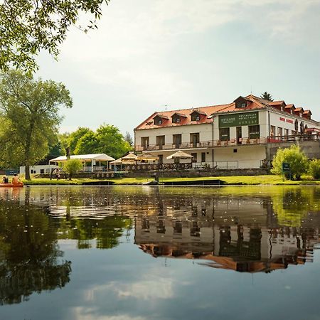 Hotel Ostende Chocerady Екстериор снимка