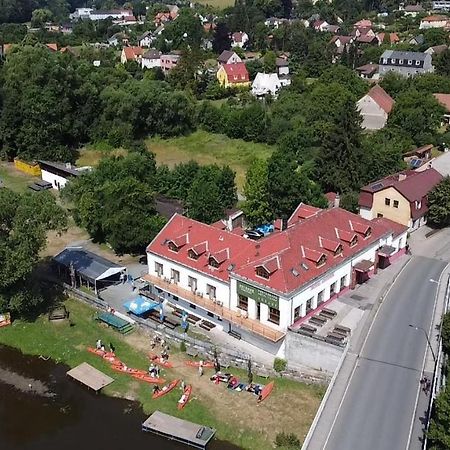 Hotel Ostende Chocerady Екстериор снимка