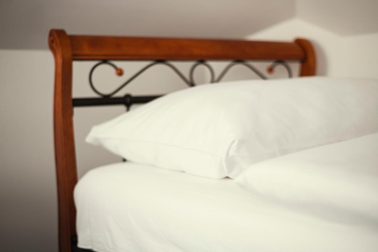 Hotel Ostende Chocerady Екстериор снимка