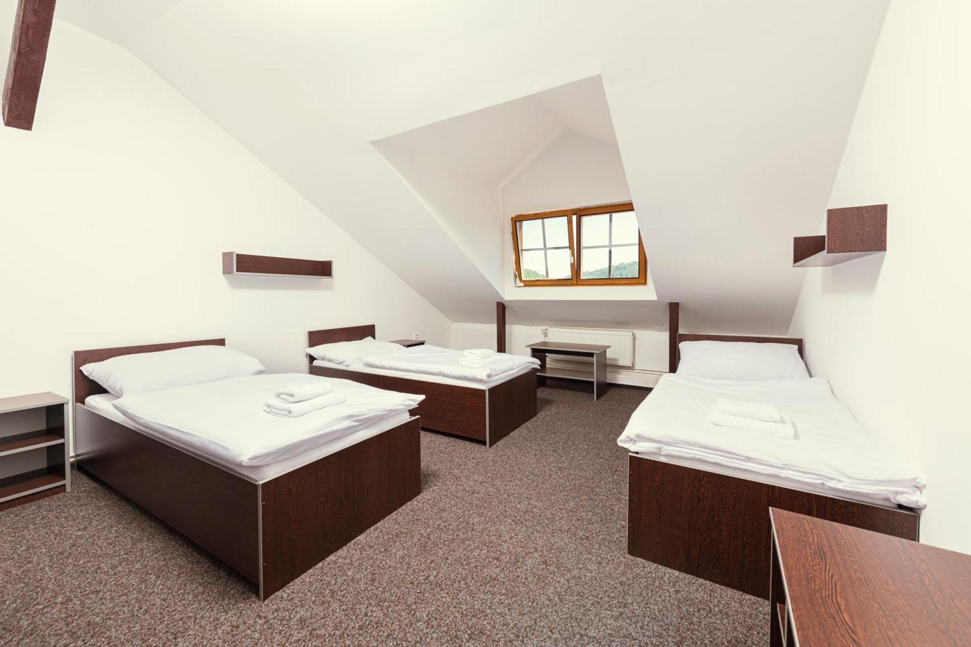 Hotel Ostende Chocerady Екстериор снимка