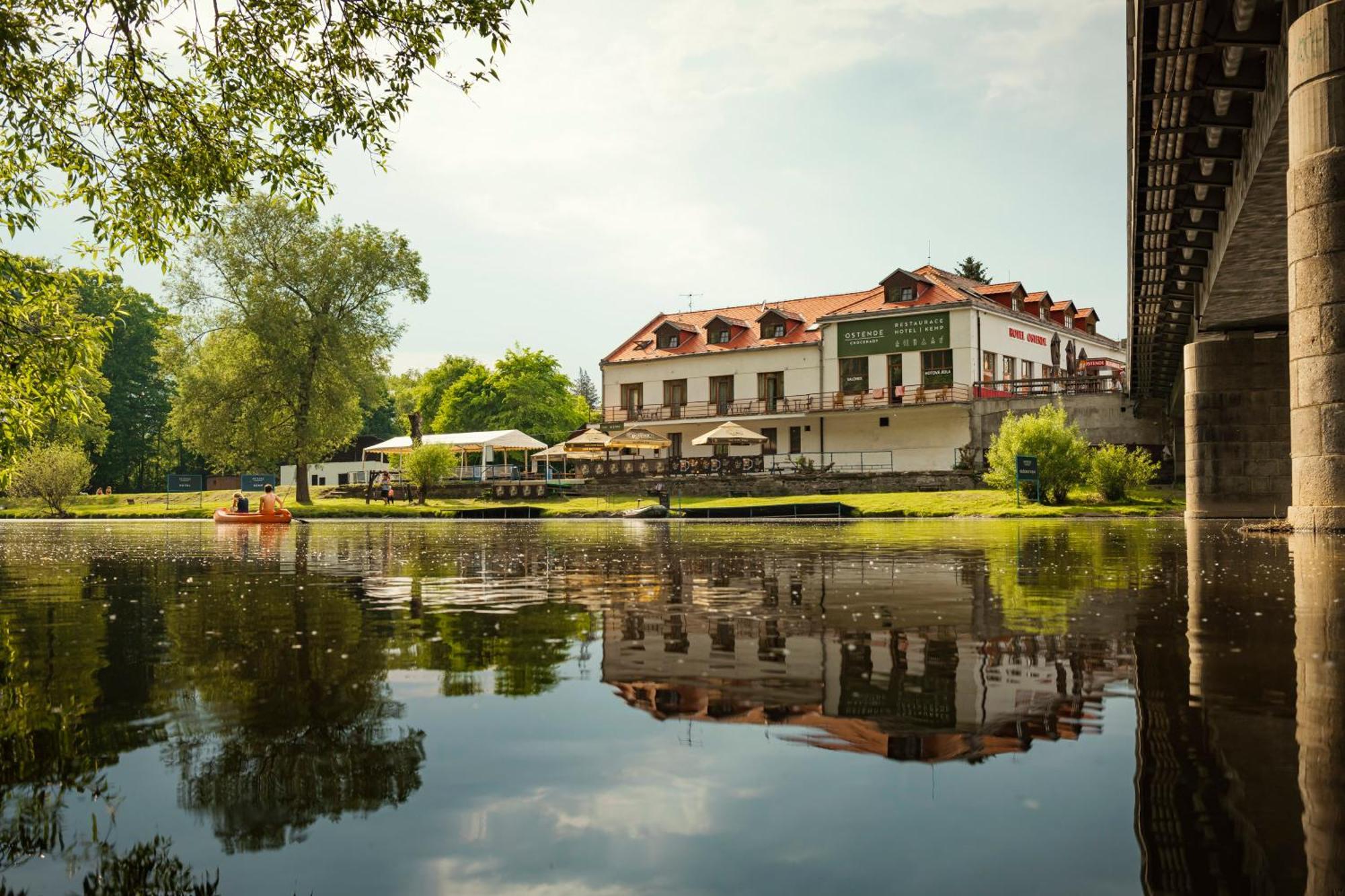 Hotel Ostende Chocerady Екстериор снимка
