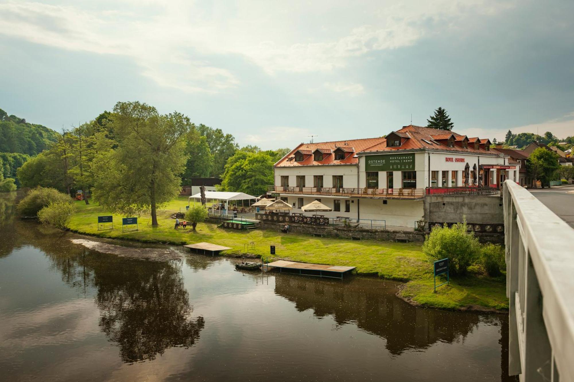 Hotel Ostende Chocerady Екстериор снимка