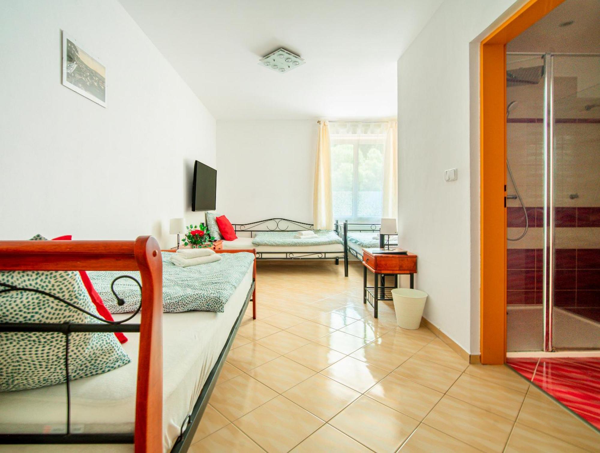 Hotel Ostende Chocerady Екстериор снимка