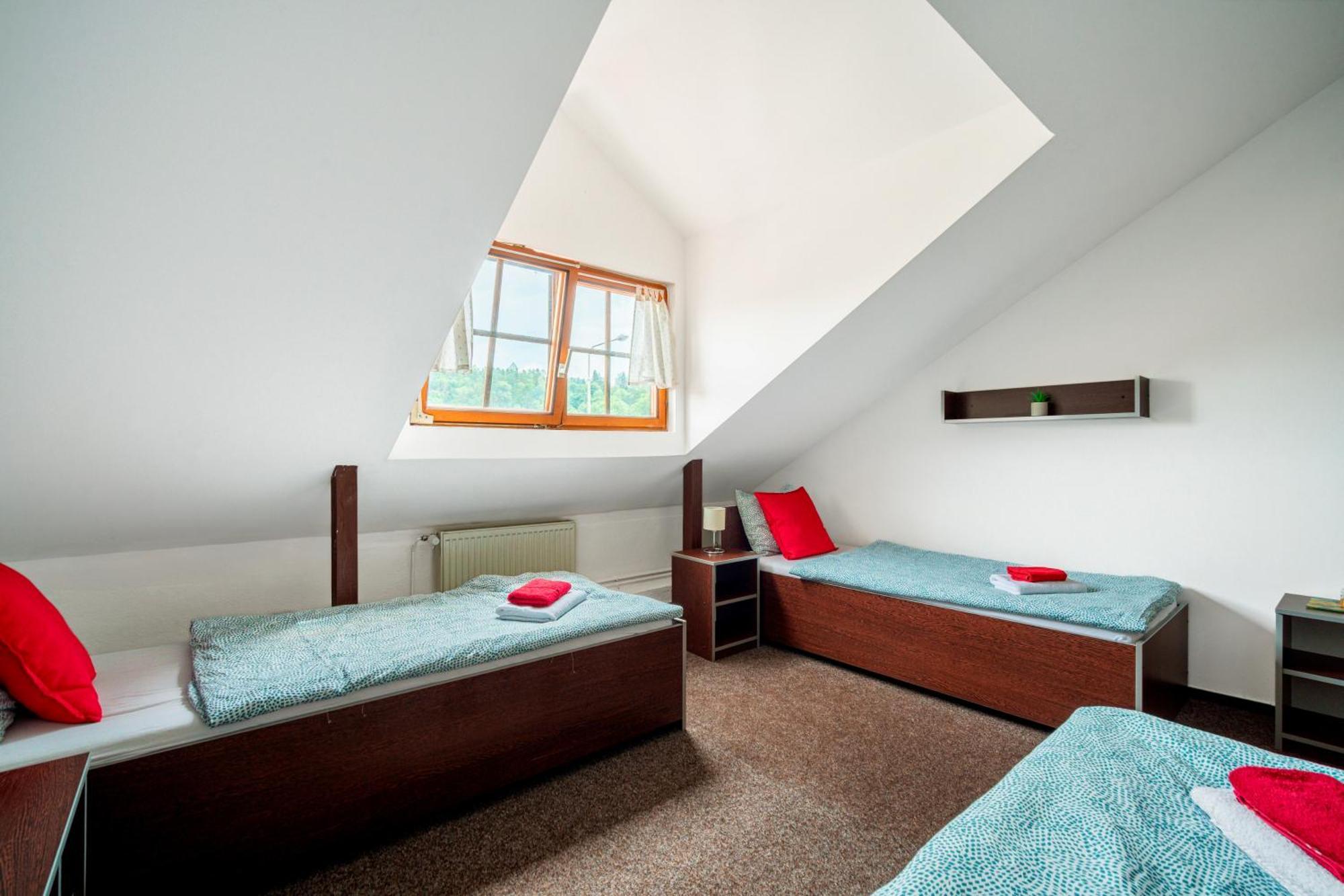 Hotel Ostende Chocerady Екстериор снимка