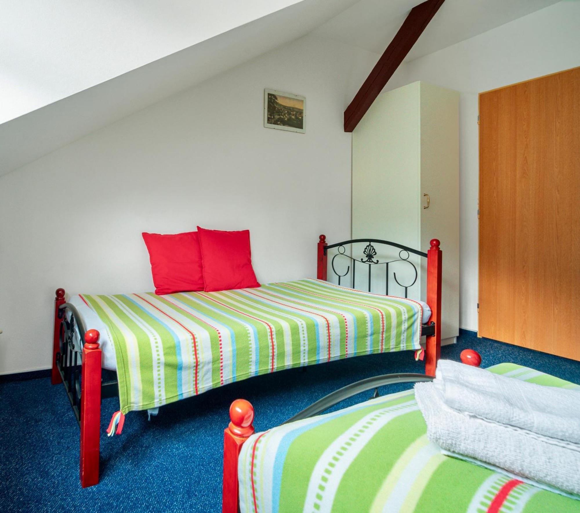 Hotel Ostende Chocerady Екстериор снимка