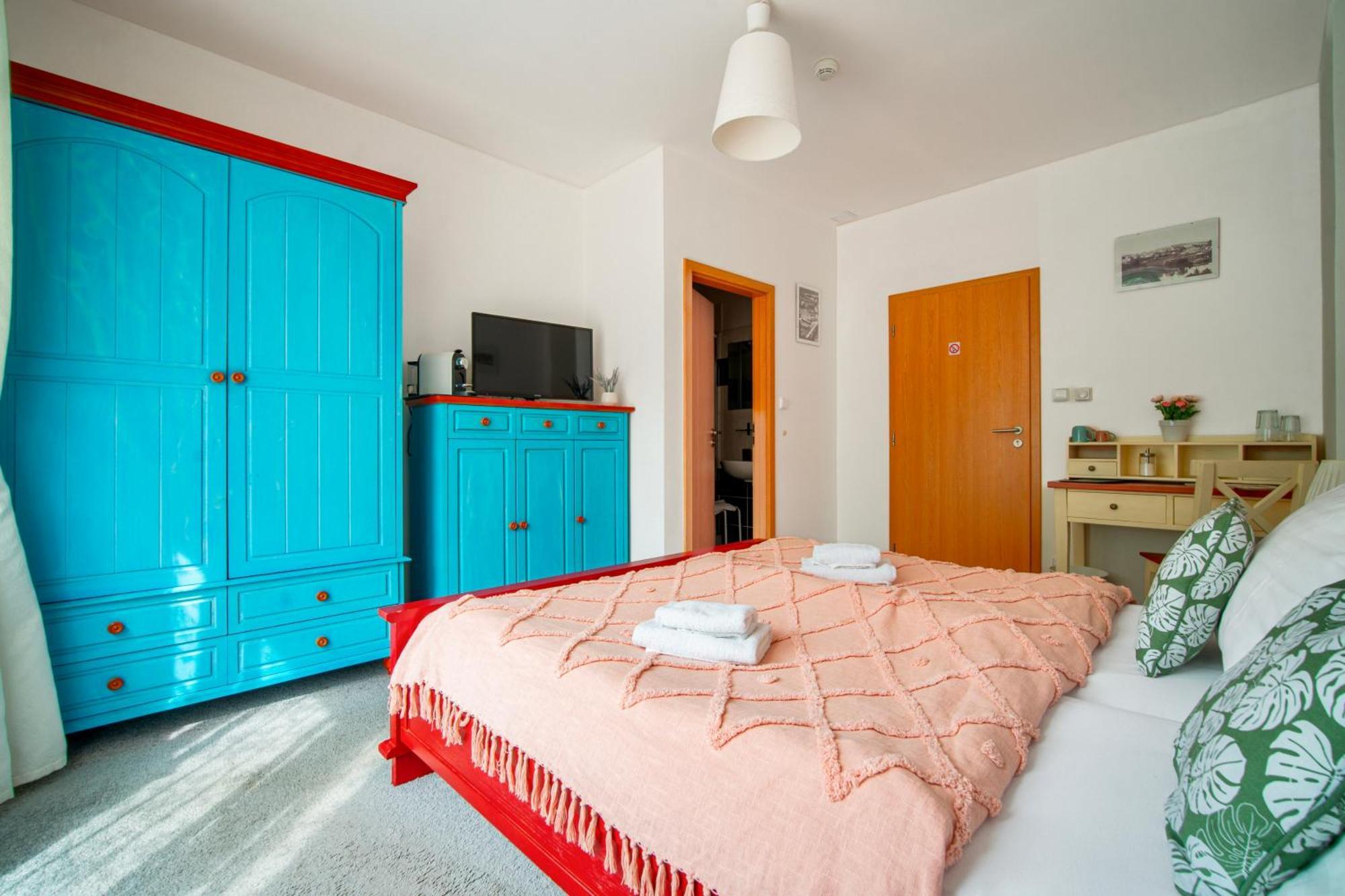 Hotel Ostende Chocerady Екстериор снимка